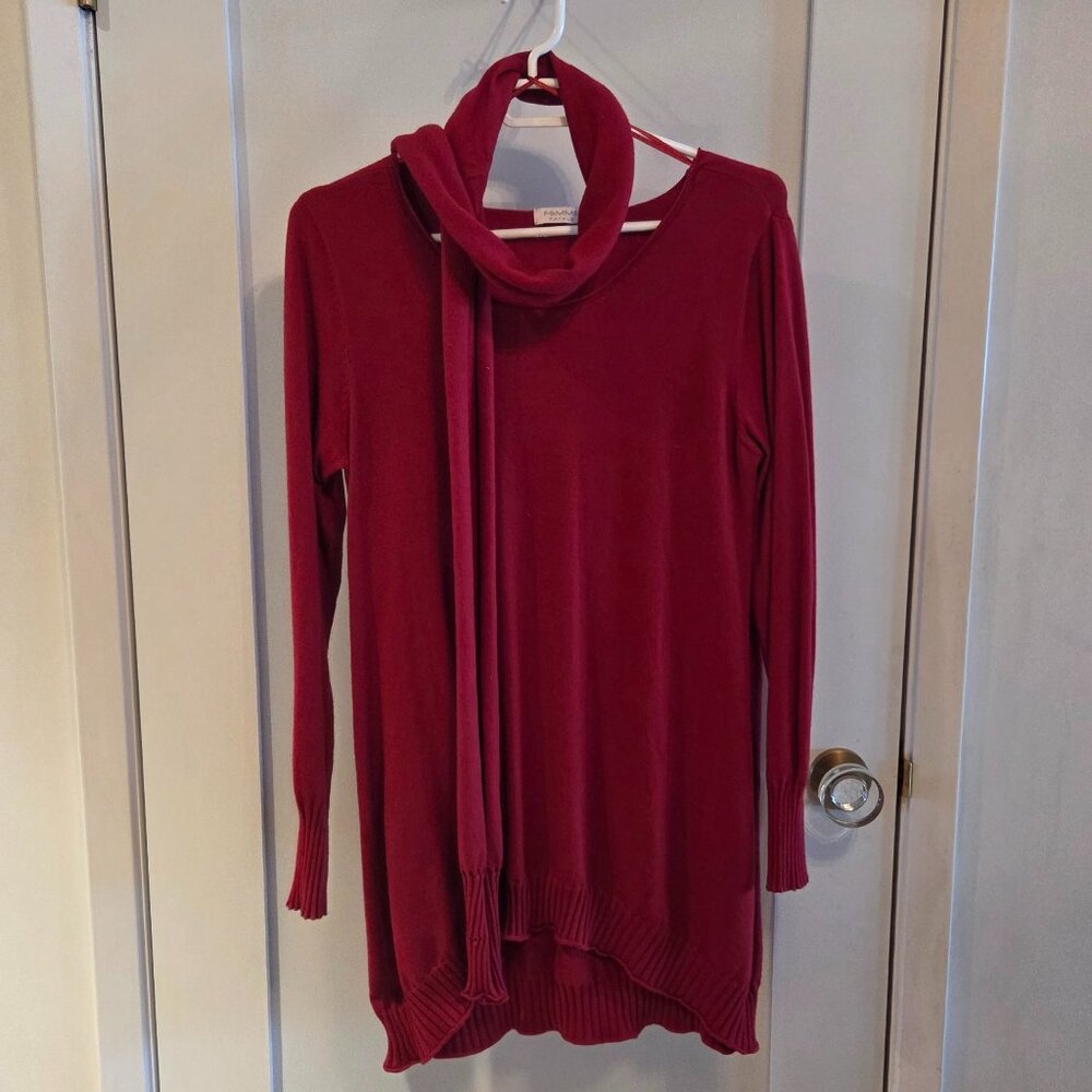Femme Fatale Made in Italy tunic-length sweater with matching tube scarf